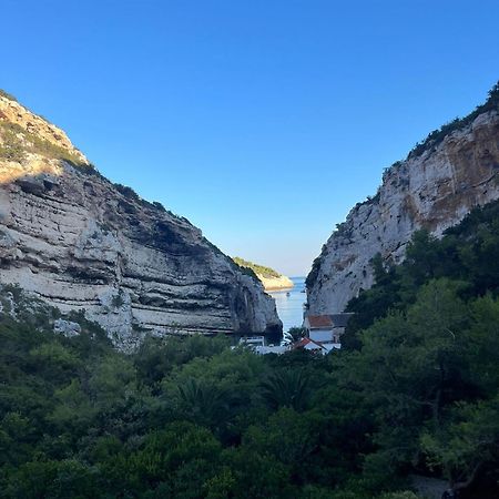 Holiday Home Stiniva วิส ภายนอก รูปภาพ