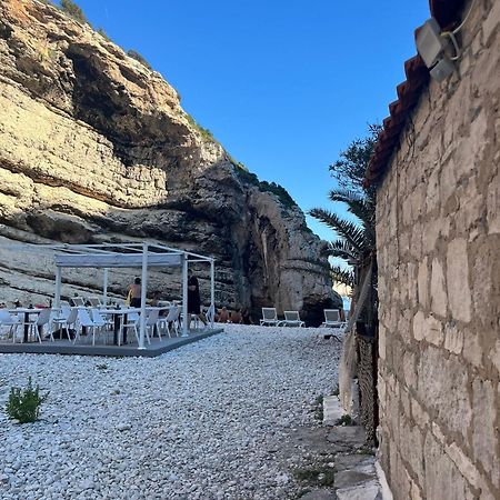 Holiday Home Stiniva วิส ภายนอก รูปภาพ