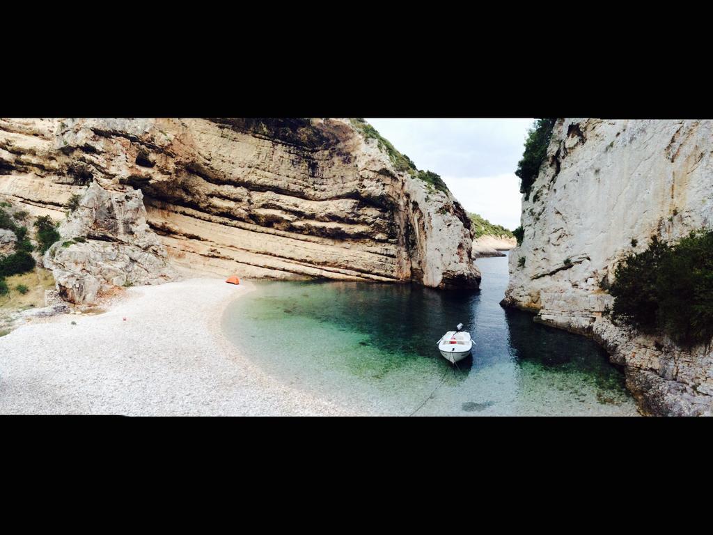 Holiday Home Stiniva วิส ภายนอก รูปภาพ